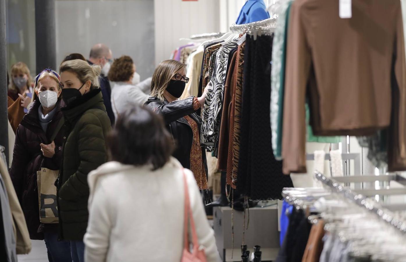 El ambiente de compras para los Reyes Magos en Córdoba, en imágenes