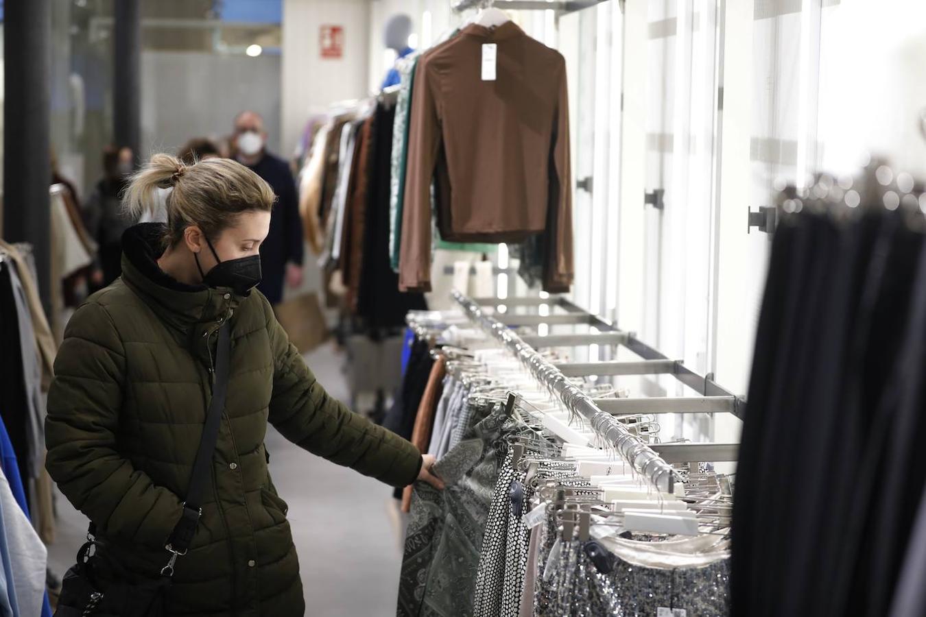 El ambiente de compras para los Reyes Magos en Córdoba, en imágenes