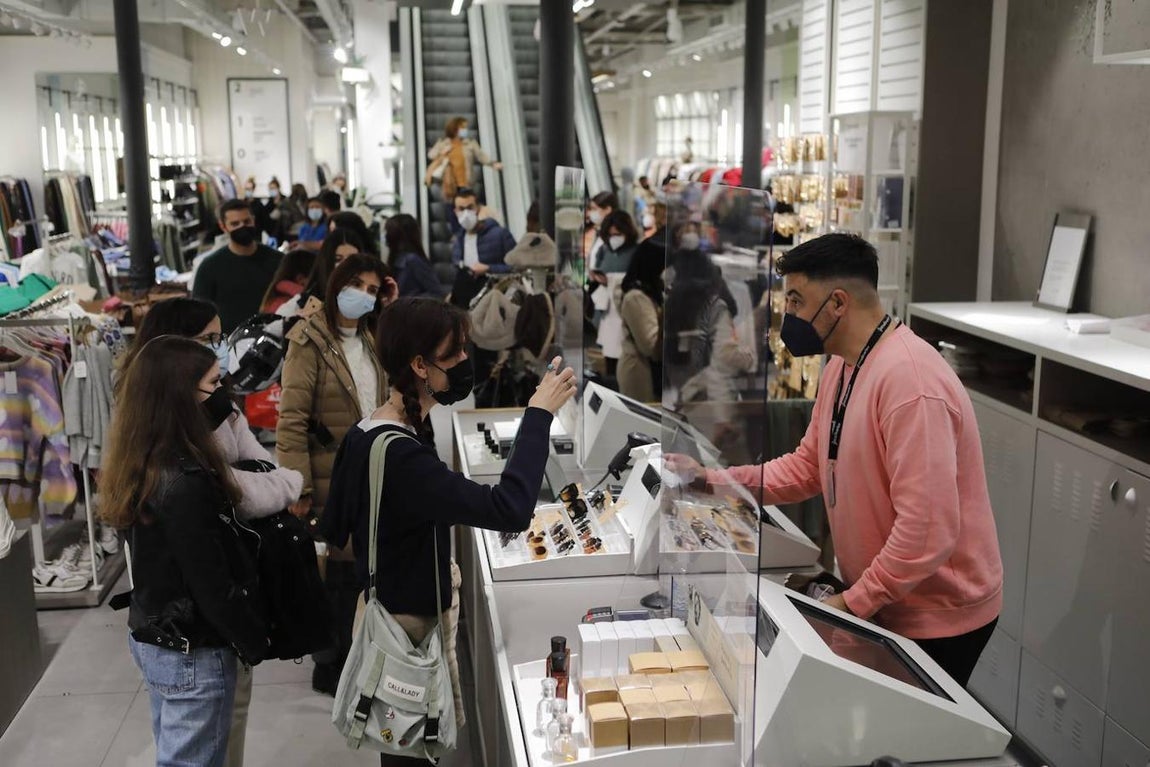 El ambiente de compras para los Reyes Magos en Córdoba, en imágenes
