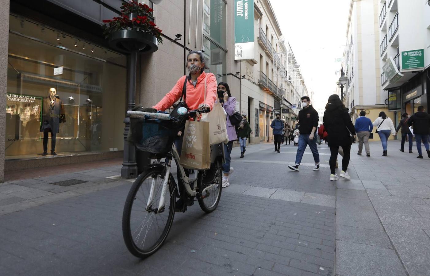 El ambiente de compras para los Reyes Magos en Córdoba, en imágenes