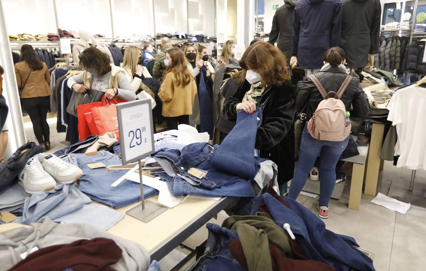 El ambiente de compras para los Reyes Magos en Córdoba, en imágenes