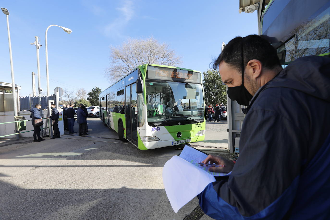 La huelga de Aucorsa en Córdoba, en imágenes