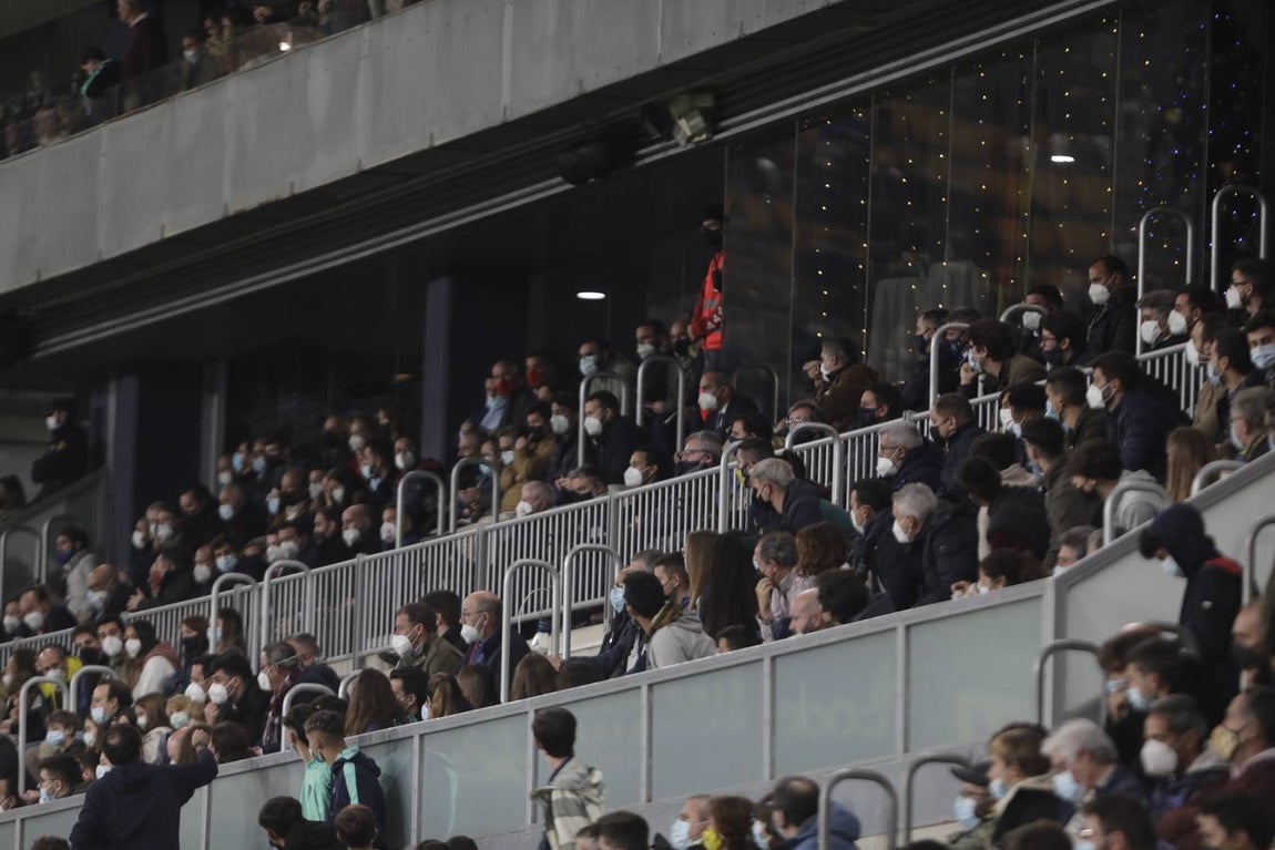 BÚSCATE en el Cádiz - Sevilla