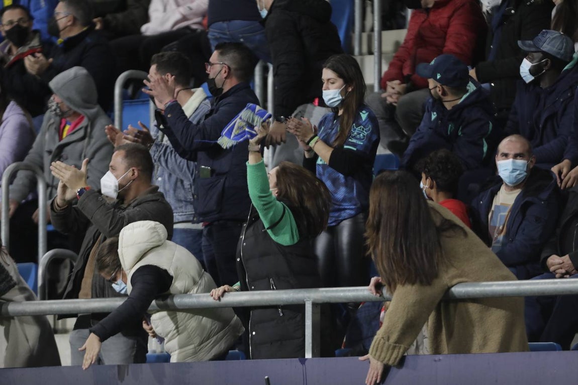 BÚSCATE en el Cádiz - Sevilla