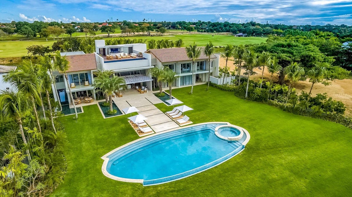 La villa de lujo en el Caribe de Tamara Falcó e Íñigo Onieva, al detalle. Se trata de un resort de lujo que cuenta con un impresionante hotel, centro turístico y comunidad residencial de 28,000 m² en La Romana, en la costa sureste de la República Dominicana.