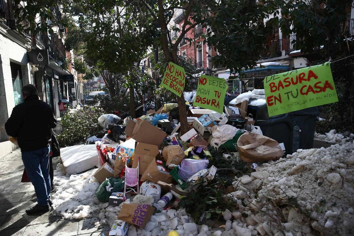 Acumulación de basura. Uno de los grandes problemas fue la imposibilidad de recoger la basura durante varios días. En algunos puntos de la ciudad la situación fue difícil hasta que al fin los camiones pudieron acceder a todas las calles.