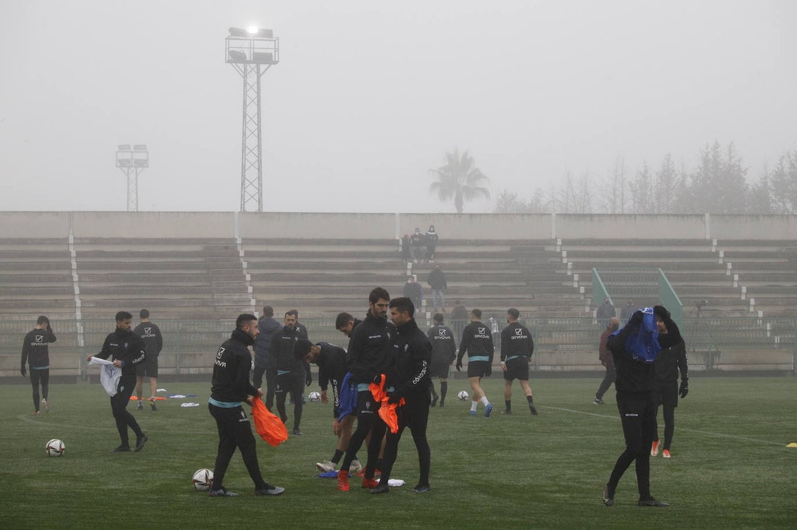 El primer entrenamiento del Córdoba CF en 2022, en imágenes