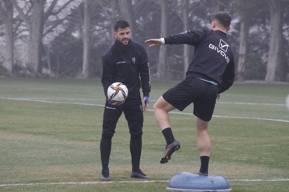 El primer entrenamiento del Córdoba CF en 2022, en imágenes