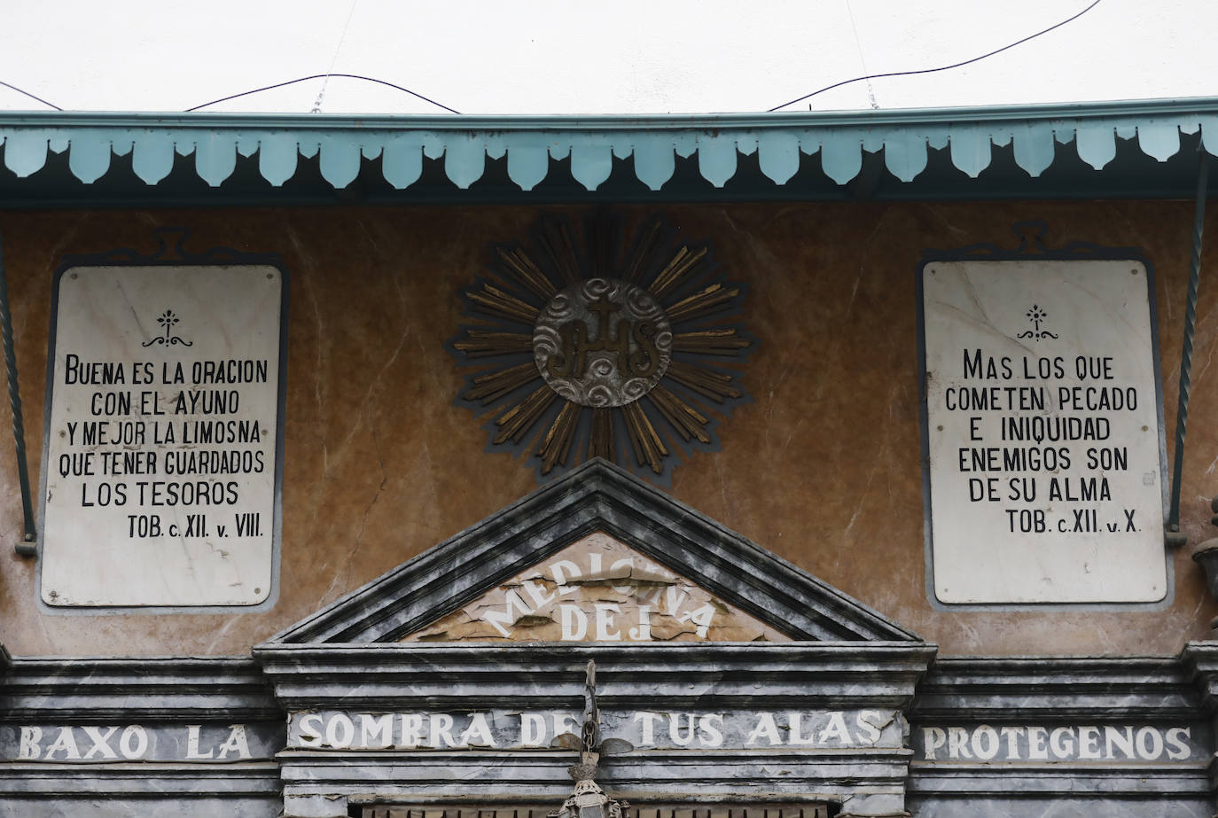 El retablo de San Rafael de la calle Candelaria en Córdoba, en imágenes