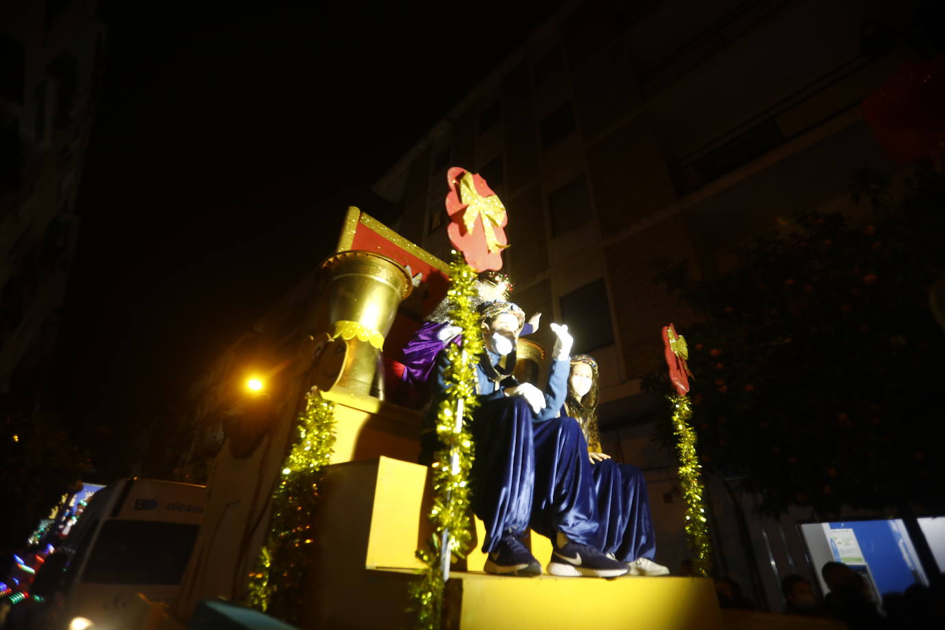 La Cabalgata de los Reyes Magos en el barrio de Ciudad Jardín de Córdoba, en imágenes