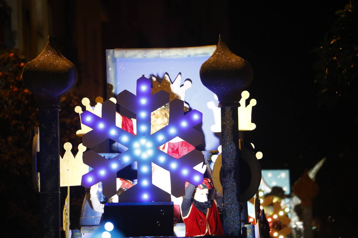 La Cabalgata de los Reyes Magos en el barrio de Ciudad Jardín de Córdoba, en imágenes