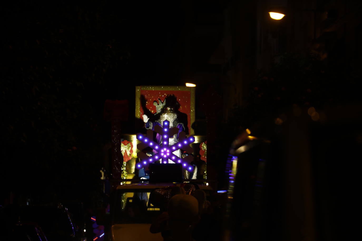 La Cabalgata de los Reyes Magos en el barrio de Ciudad Jardín de Córdoba, en imágenes