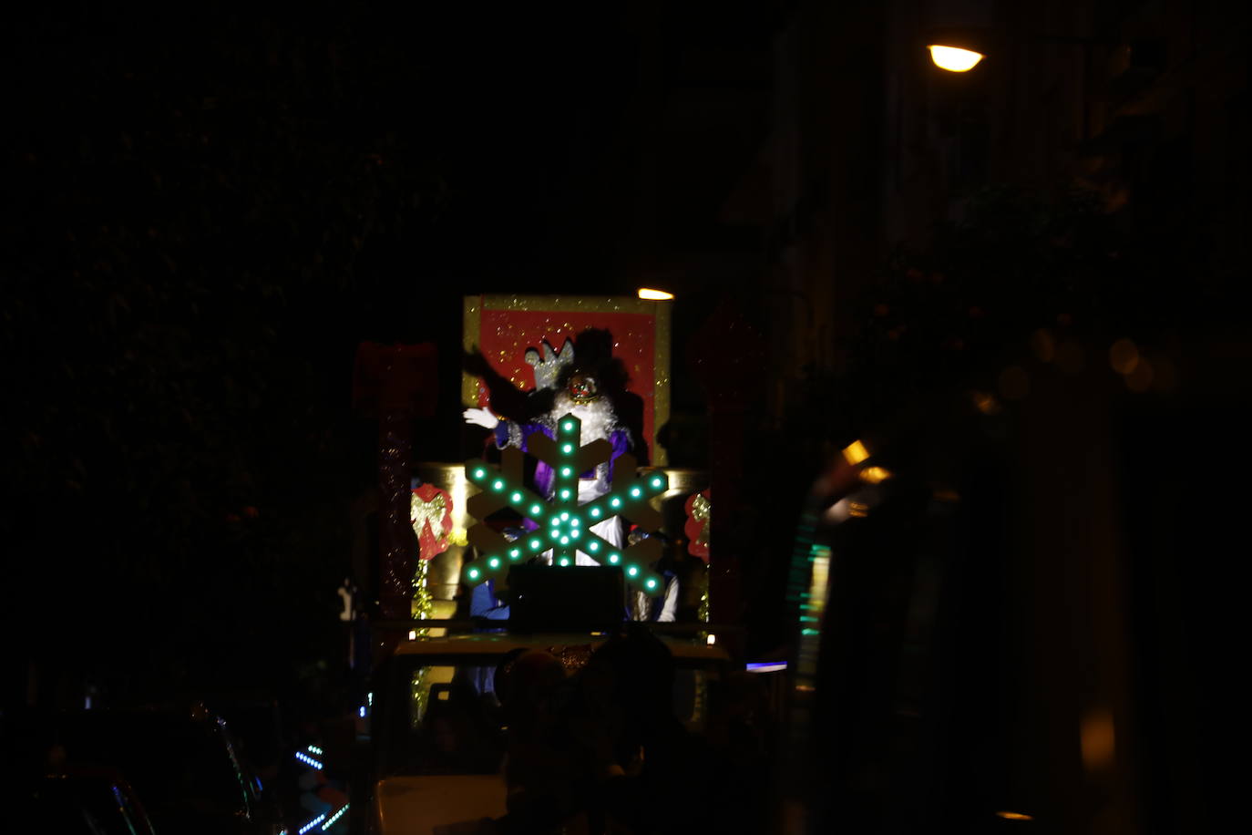 La Cabalgata de los Reyes Magos en el barrio de Ciudad Jardín de Córdoba, en imágenes