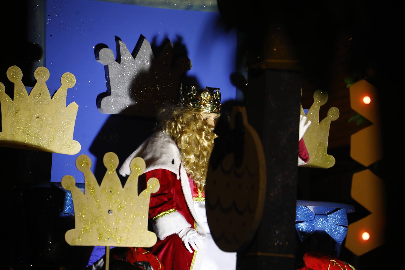 La Cabalgata de los Reyes Magos en el barrio de Ciudad Jardín de Córdoba, en imágenes