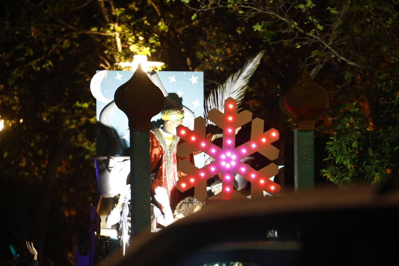 La Cabalgata de los Reyes Magos en el barrio de Ciudad Jardín de Córdoba, en imágenes