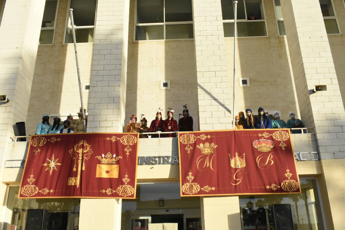 FOTOS: Los Reyes Magos recorren las calles de Puerto Real