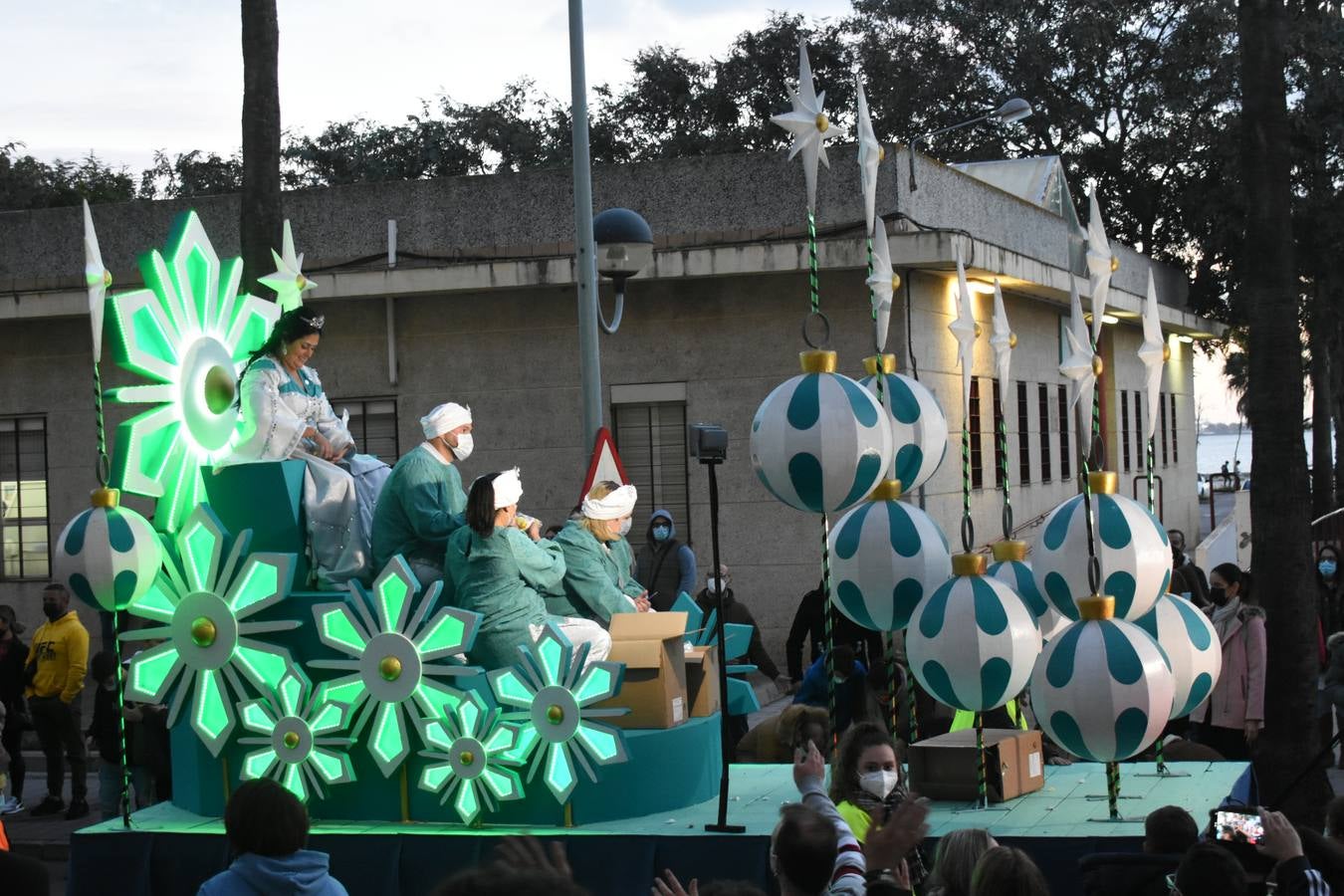 FOTOS: Los Reyes Magos recorren las calles de Puerto Real