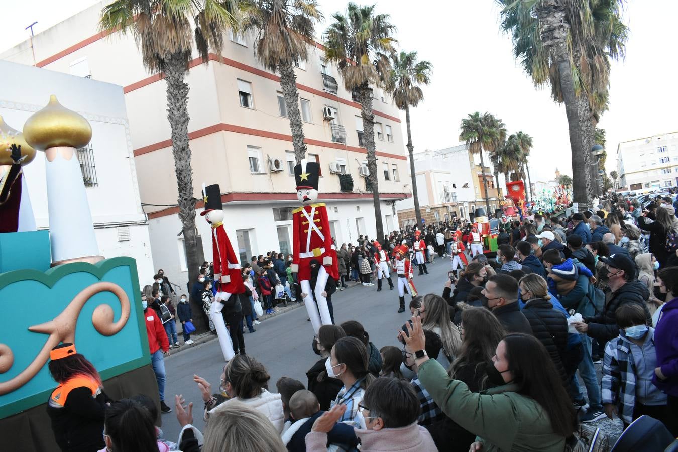 FOTOS: Los Reyes Magos recorren las calles de Puerto Real