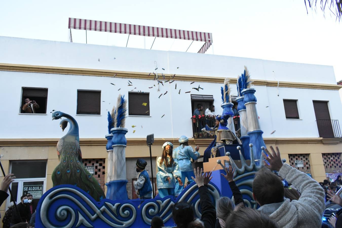 FOTOS: Los Reyes Magos recorren las calles de Puerto Real