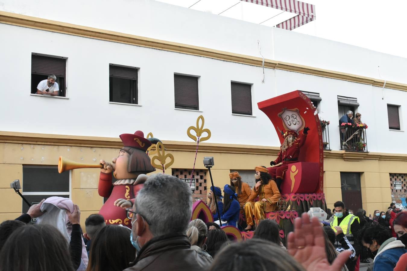 FOTOS: Los Reyes Magos recorren las calles de Puerto Real