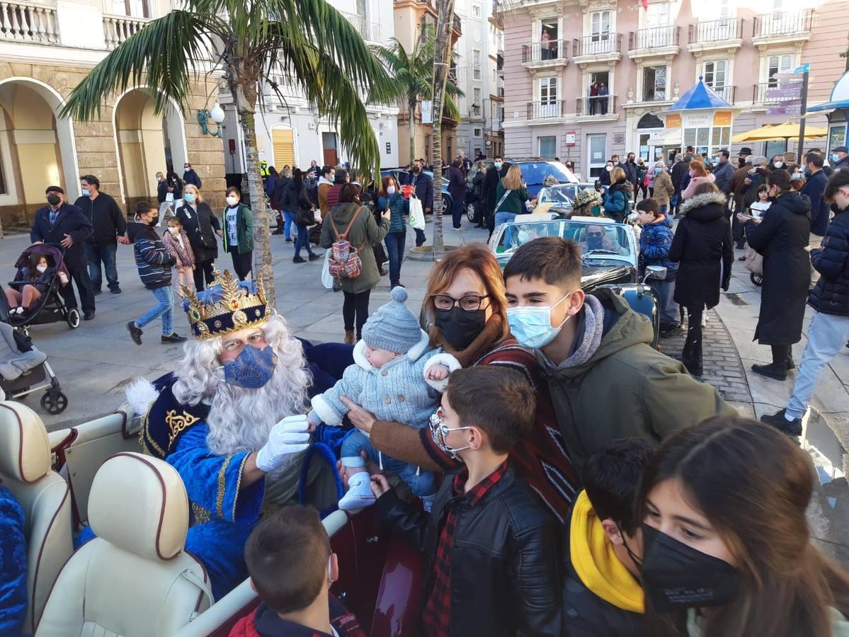 Fotos: Sus Majestades visitan los barrios de la ciudad