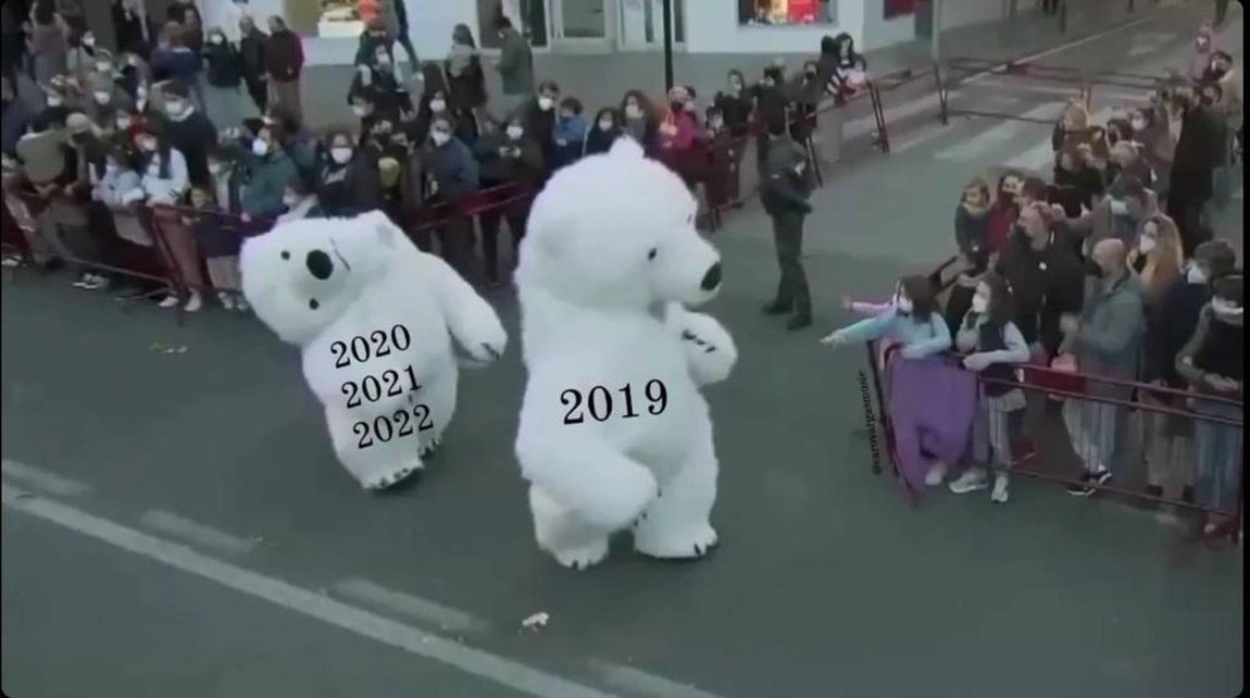 Los memes de la Cabalgata de Reyes Magos de Cádiz: un oso polar perjudicado da la vuelta al mundo