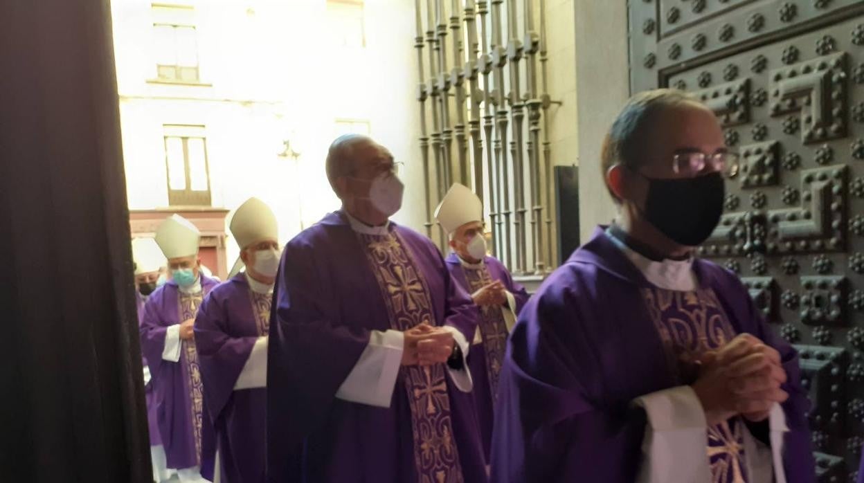 Las imágenes del entierro del cardenal Francisco Álvarez en la catedral primada