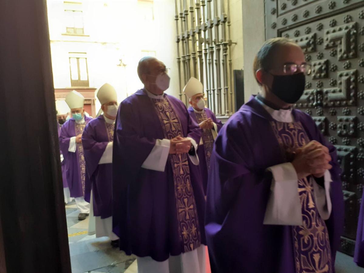 Las imágenes del entierro del cardenal Francisco Álvarez en la catedral primada