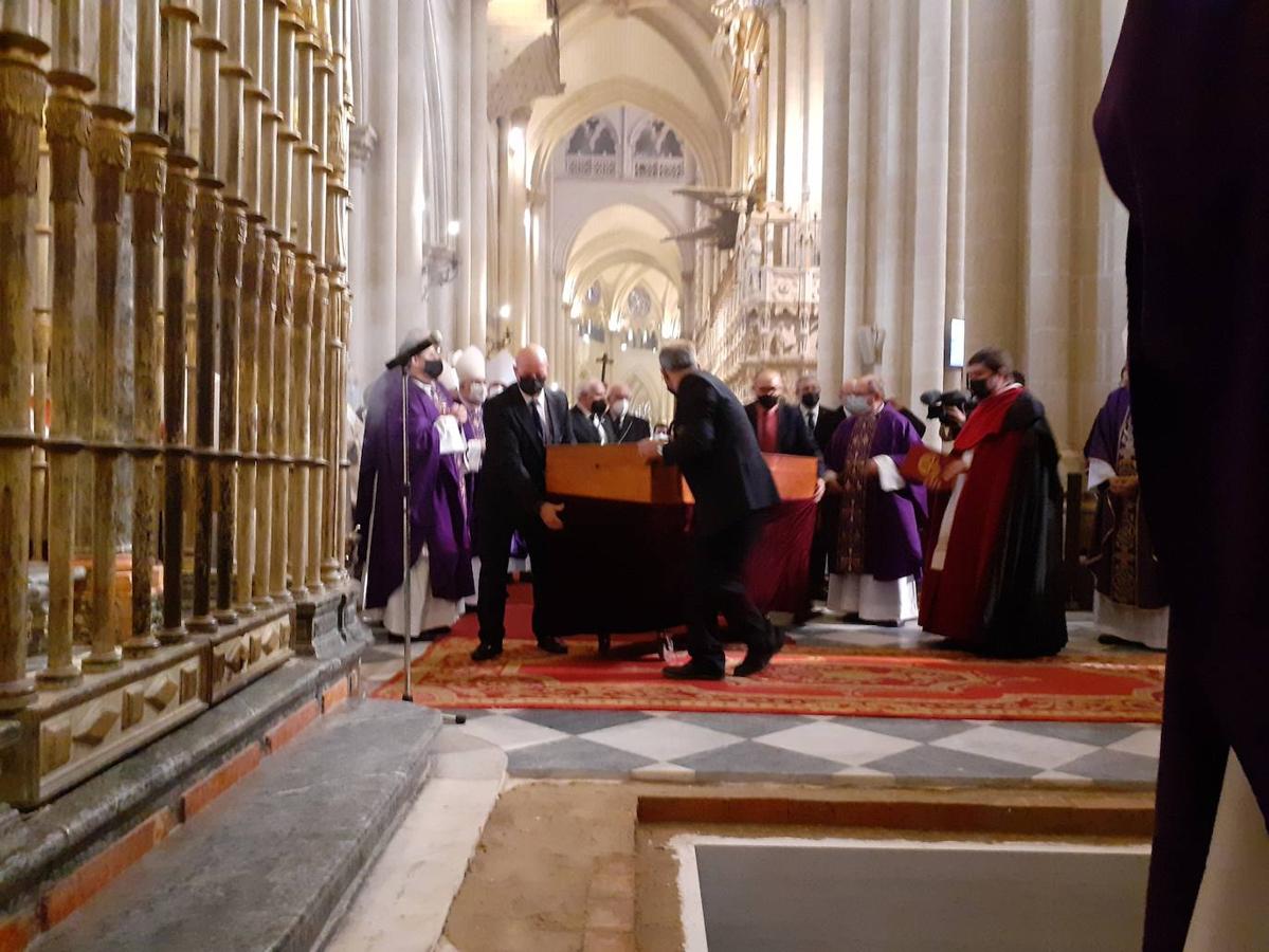 Las imágenes del entierro del cardenal Francisco Álvarez en la catedral primada