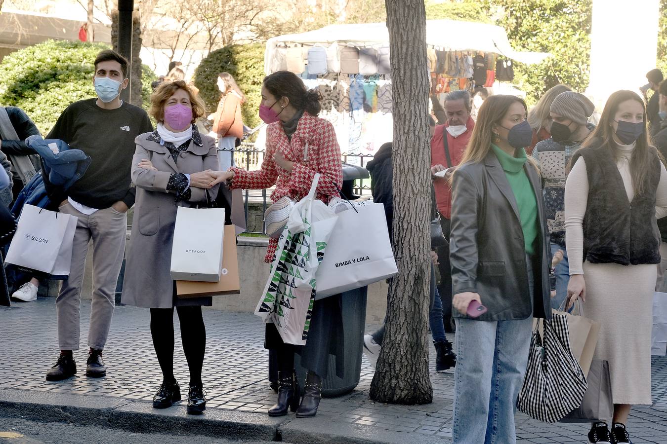 Las rebajas de invierno han llegado a  los comercios del Centro de Sevilla. J.M. SERRANO