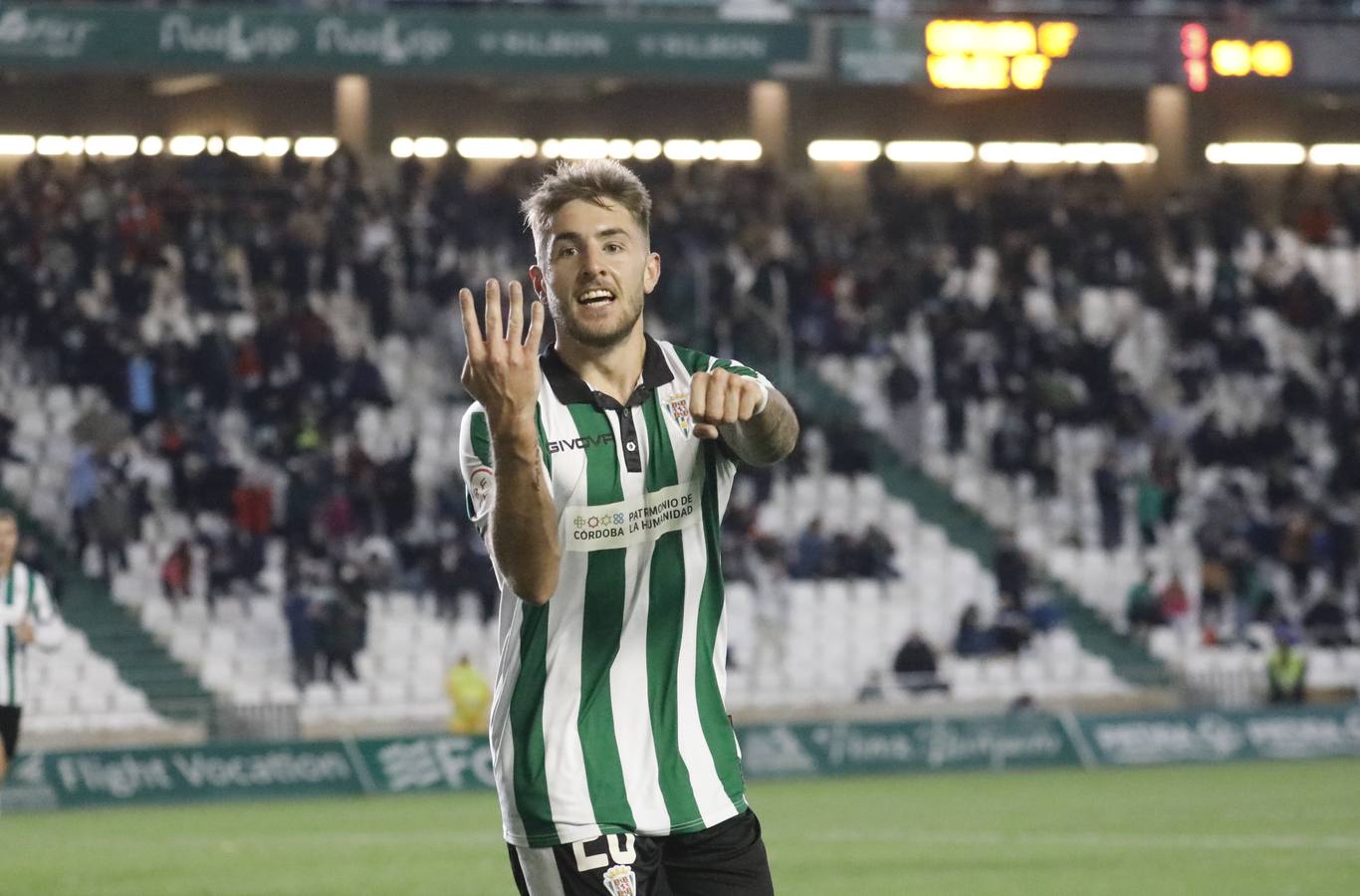 Pleno de alegrías del Córdoba CF en El Arcángel en la primera vuelta