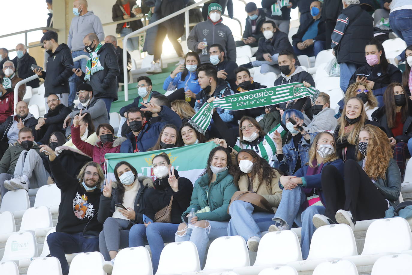 El ambiente en las gradas en el Córdoba CF - Vélez CF, en imágenes