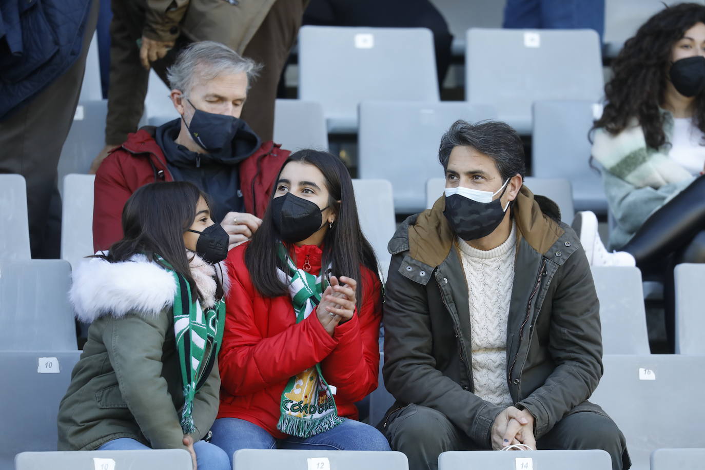 El ambiente en las gradas en el Córdoba CF - Vélez CF, en imágenes