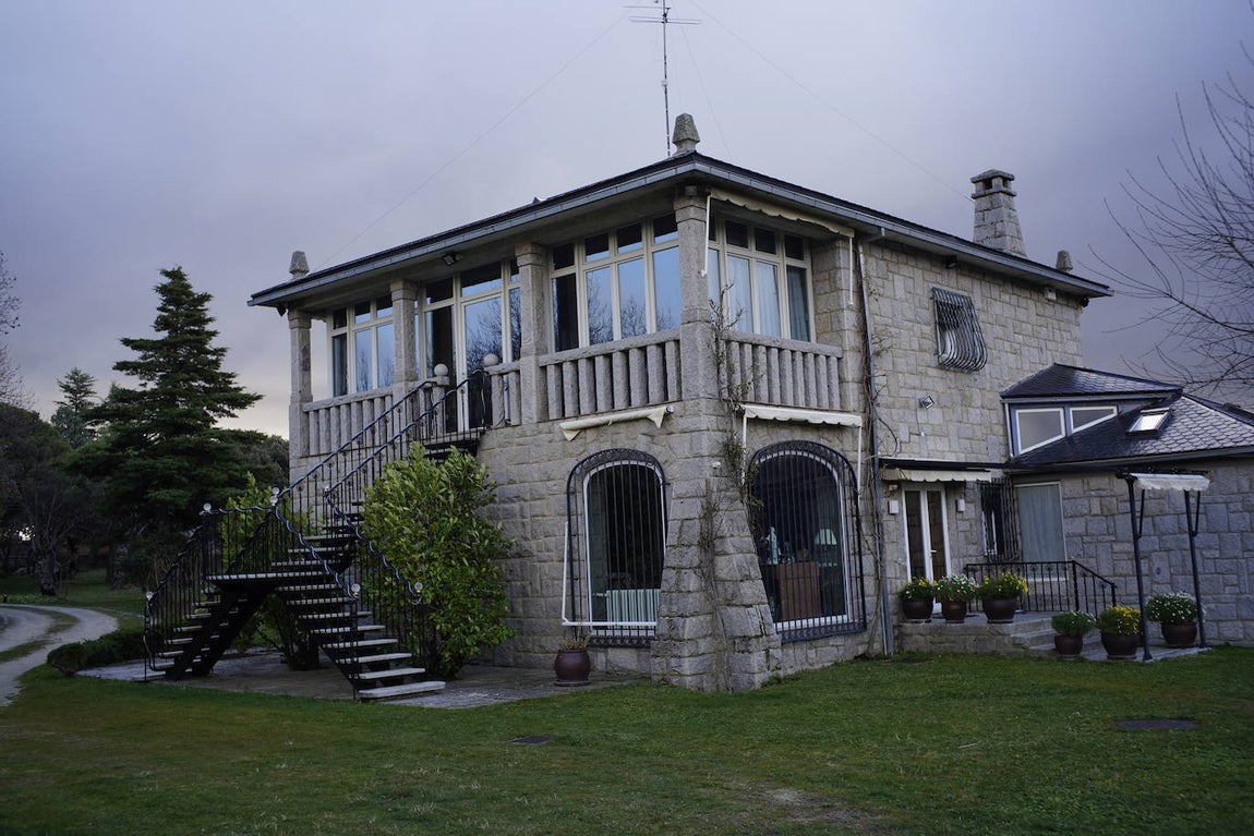 Mansión de piedra construida por el padre de las Martín Gaite en El Boalo