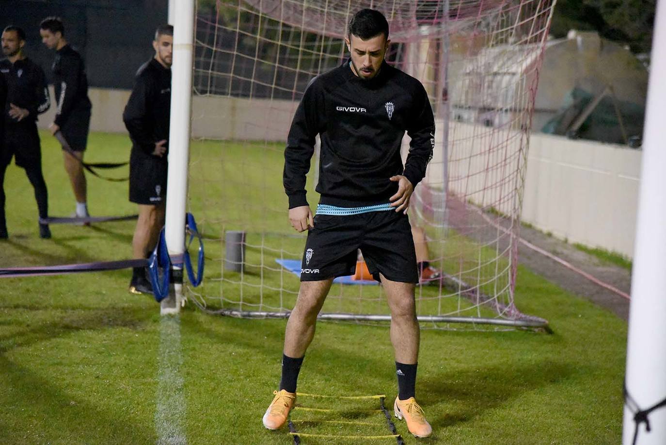 El primer entrenamiento del Córdoba CF en Baréin, en imágenes