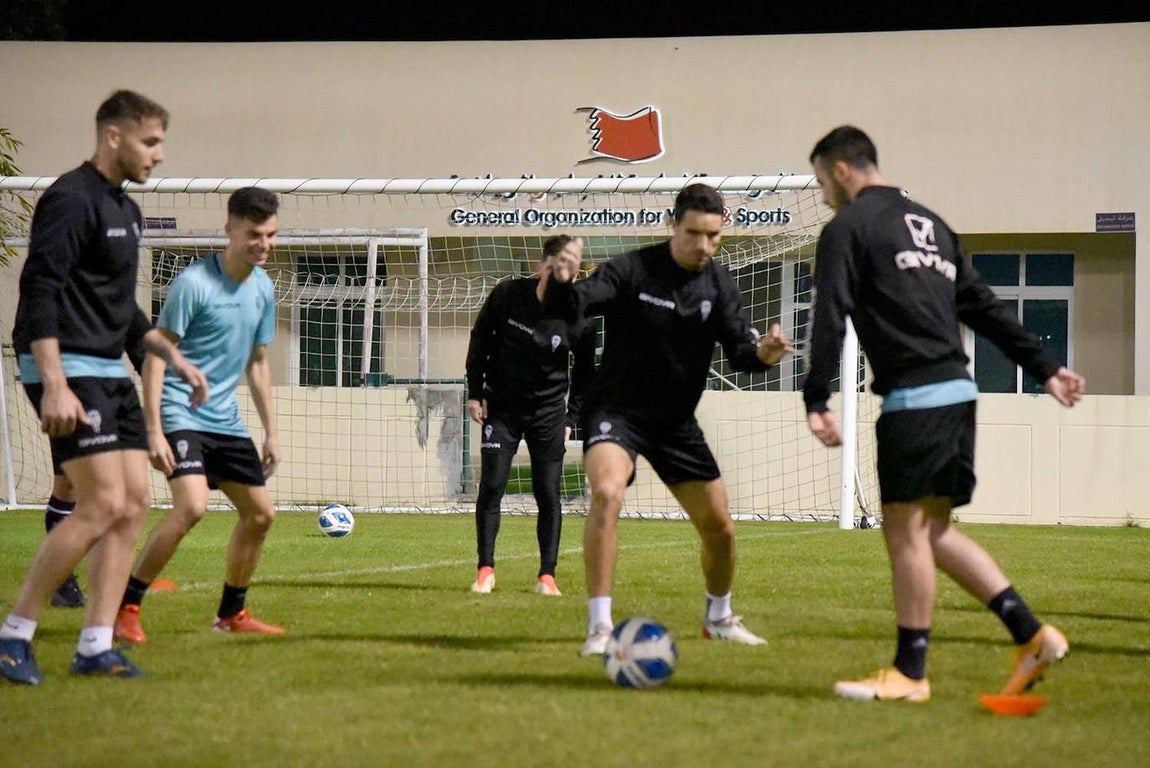 El primer entrenamiento del Córdoba CF en Baréin, en imágenes