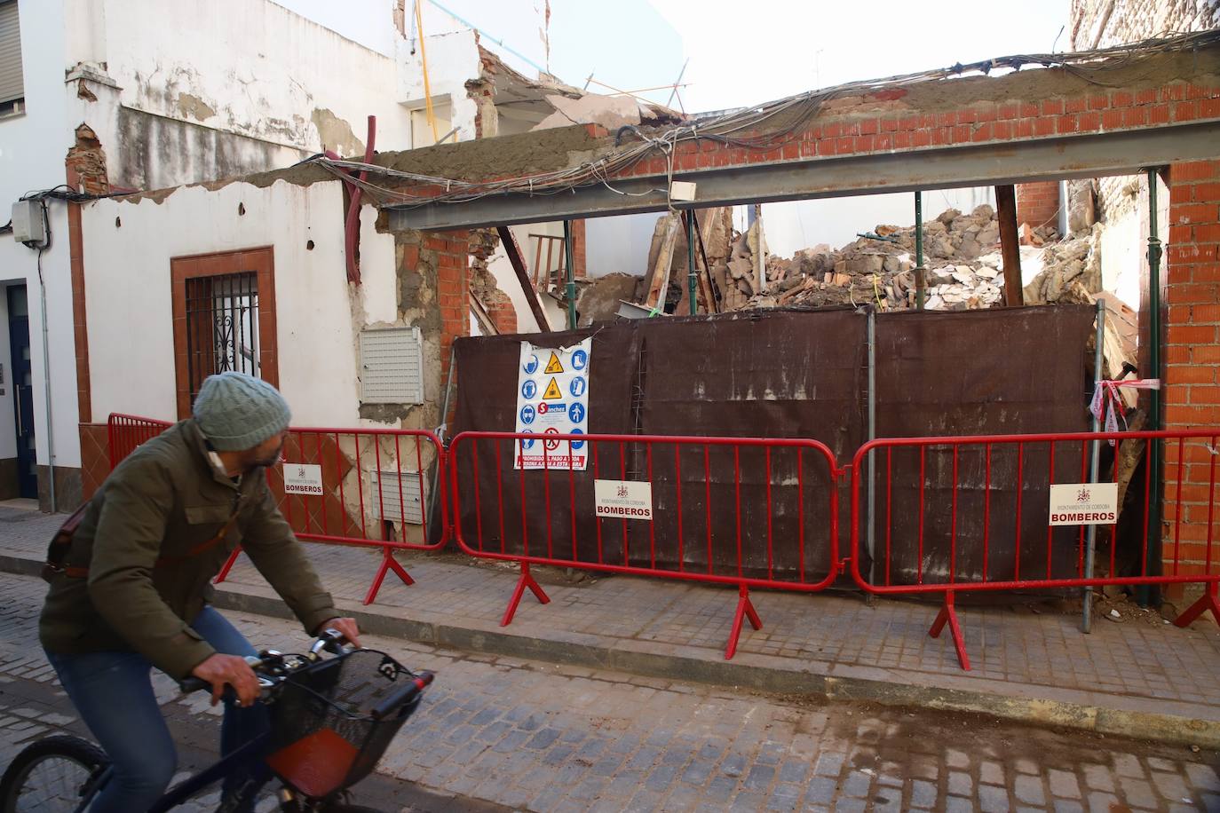 La casa derrumbada en la calle San Acisclo de Córdoba, en imágenes