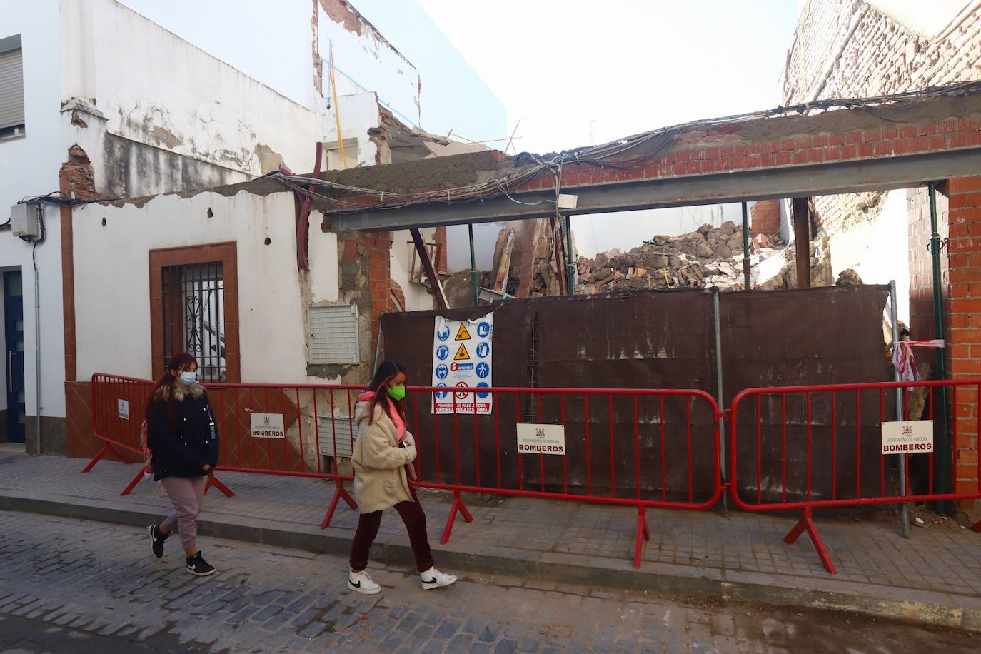 La casa derrumbada en la calle San Acisclo de Córdoba, en imágenes