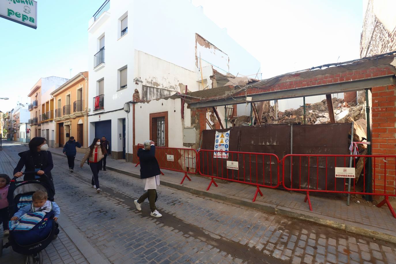 La casa derrumbada en la calle San Acisclo de Córdoba, en imágenes