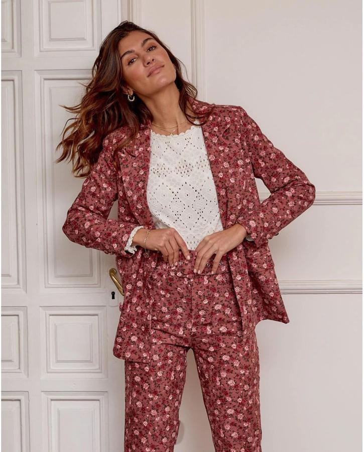 De pana. Blazer de mujer de pana con estampado de flores de Polin Et Moi. Precio: 48,99€ / antes: 69,95€