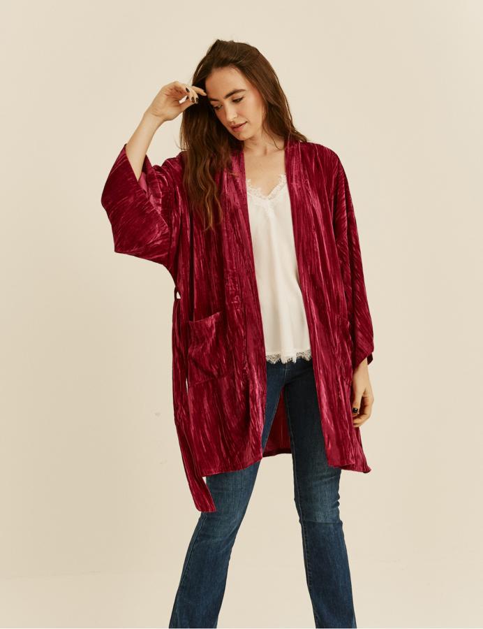 De terciopelo. Kimono de terciopelo de Ameè. Precio: 30,03€ / antes: 42,90€