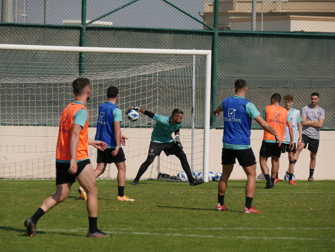 Las mejores imágenes del segundo día de entrenamiento del Córdoba en Baréin