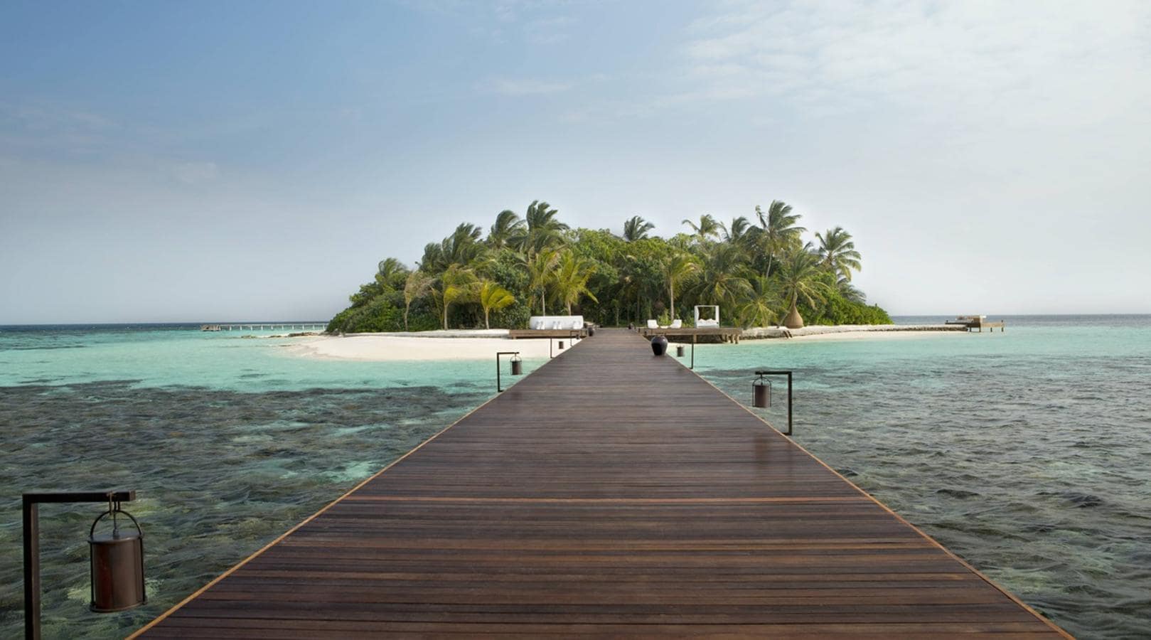 La isla de Maldivas de 40.000 dólares la noche. Su precio de 40.000 euros la noche ya vaticina que es un templo a la exclusividad, tanto es así, que aunque las cifras sean bastante elevadas, cuenta con lista de espera para gozar de unas vacaciones en su interior.