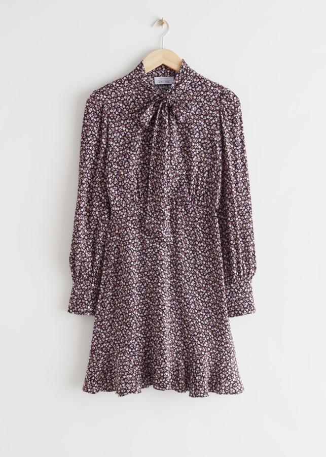 &amp; Other Stories - Vestidos y faldas para llevar con botas. Minivestido con estampado liberty con mangas abullonadas y vuelo, de &amp;Other Stories. Precio: 79€.