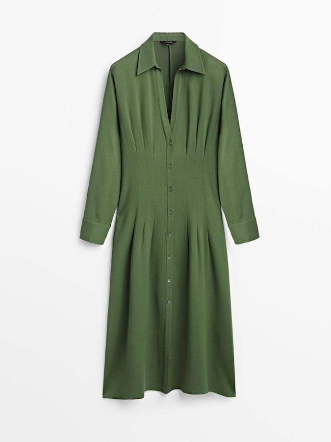 Massimo Dutti - Vestidos y faldas para llevar con botas. Vestido camisero verde oliva con la cintura entallada, de Massimo Dutti. Muy adecuado para los looks de trabajo combinado con unas botas de caña emdia. Precio: 89€.