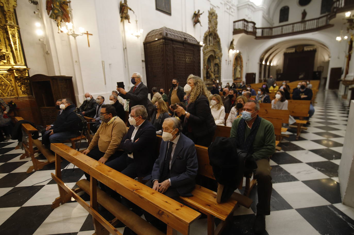 La presentación del libro de la cofradía del Vía Crucis de Córdoba, en imágenes