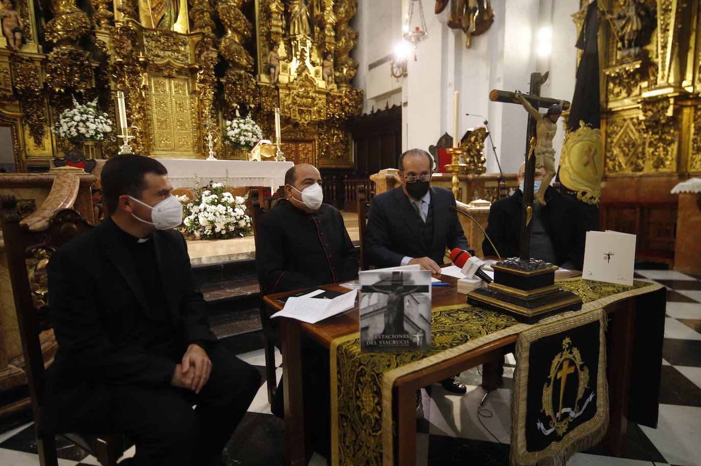 La presentación del libro de la cofradía del Vía Crucis de Córdoba, en imágenes