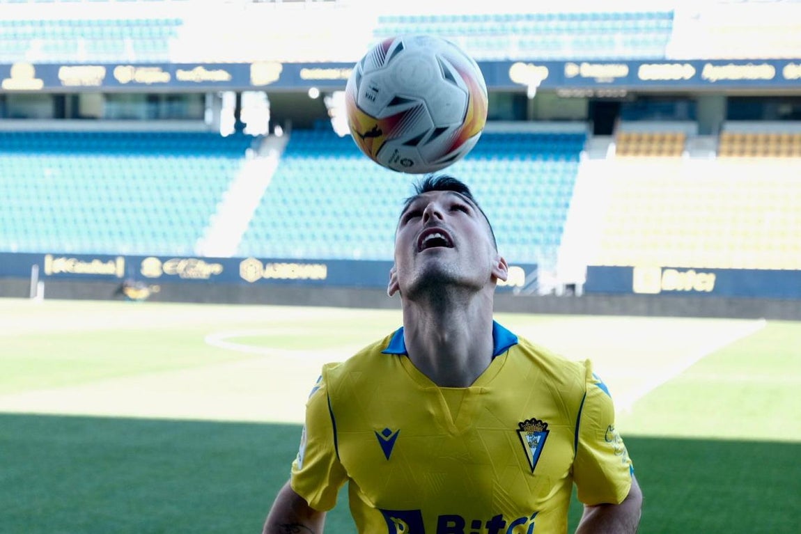 FOTOS: El Cádiz CF presenta a San Emeterio