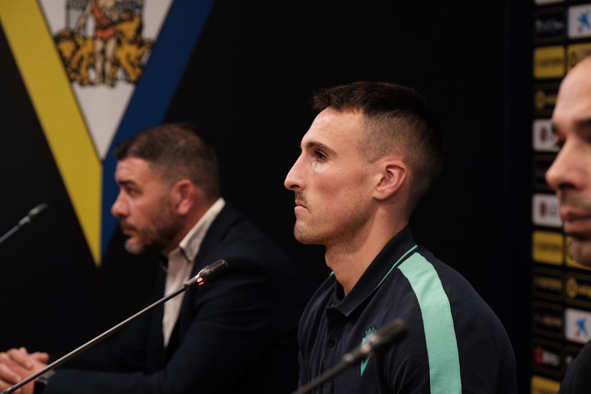 FOTOS: El Cádiz CF presenta a San Emeterio
