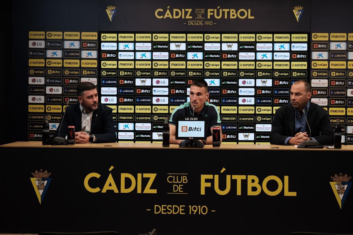 FOTOS: El Cádiz CF presenta a San Emeterio